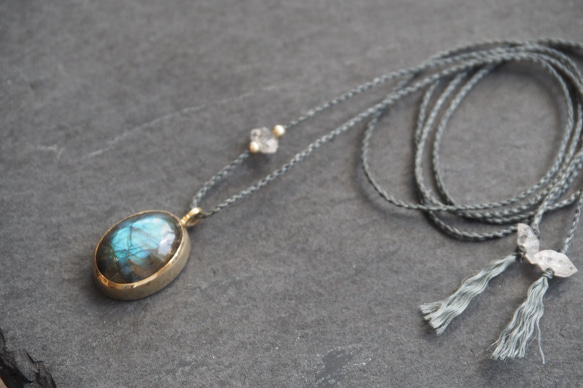 labradorite brass necklace 3枚目の画像