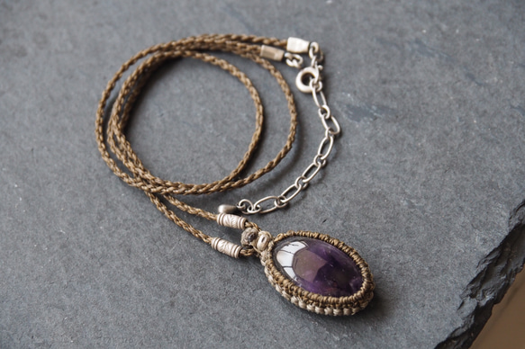 macramé  red cap amethyst  necklace 2枚目の画像