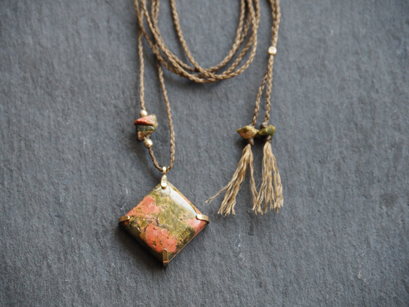 unakite brass necklace 2枚目の画像