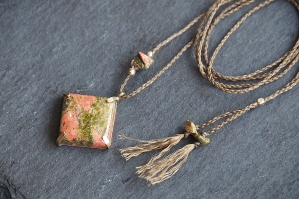 unakite brass necklace 3枚目の画像