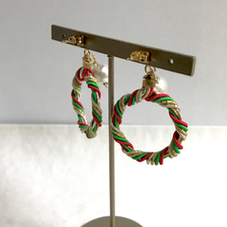 【Creema限定クリスマス2020】＊Xmasリース＊ & コットンパールのイヤリング 耳飾り 水引 4枚目の画像