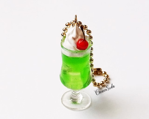 お歳暮・冬ギフト 特集2024 通販  クリームソーダのキーホルダー キーホルダー VanillaConfetti あみぐるみ
