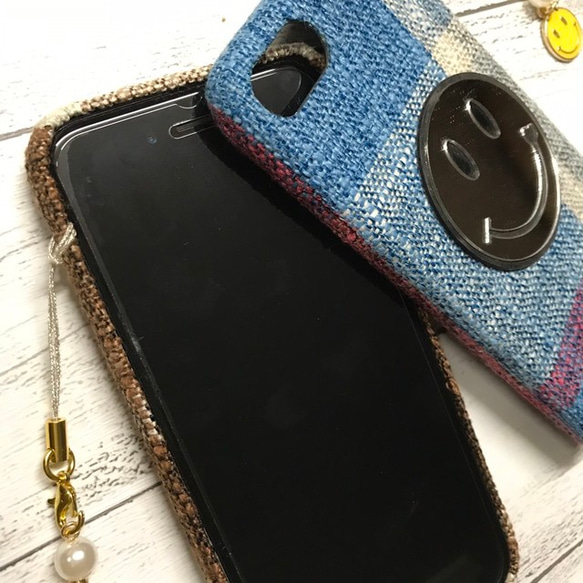 iphone7/8 シンプル タータンチェック柄 ニコちゃん タッセル付き スマホケース 5枚目の画像
