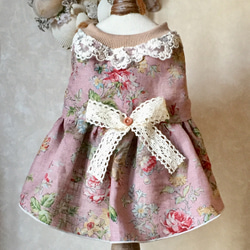 犬服 花柄の高級リネンのワンピース（ナチュラルピンク色&前身頃はミルクティー色） 1枚目の画像