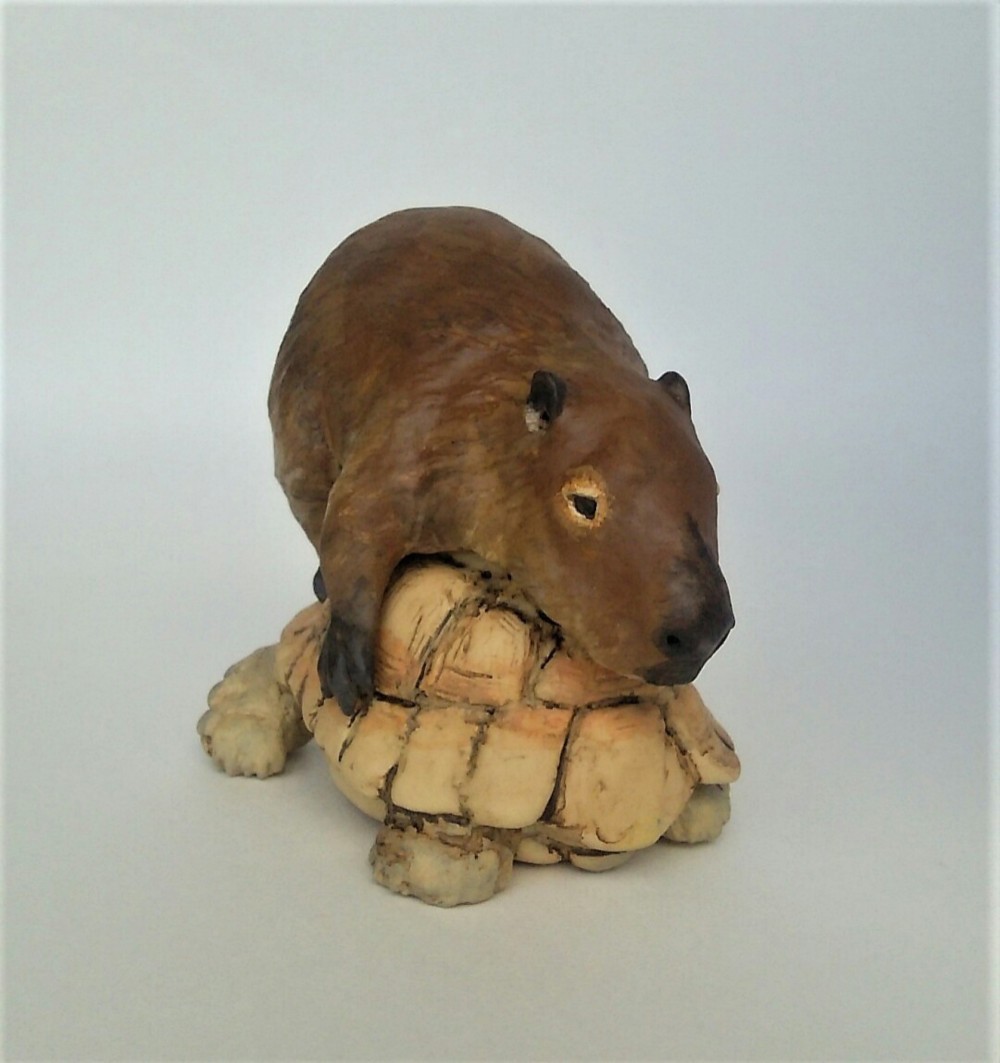 リクガメに乗っかちゃうカピバラのフィギュア