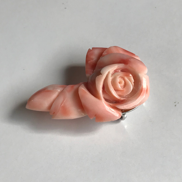 珊瑚帯留め1万円均一セール☆ばら彫刻『薔薇の扇』 7枚目の画像