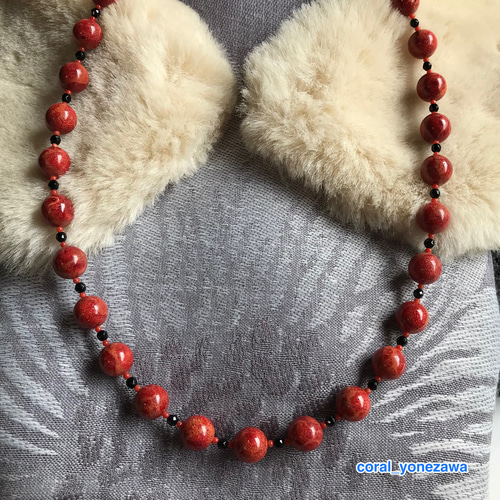 赤い珊瑚のオリジナルネックレス＊イソバナサンゴ約10ミリ・赤珊瑚約1