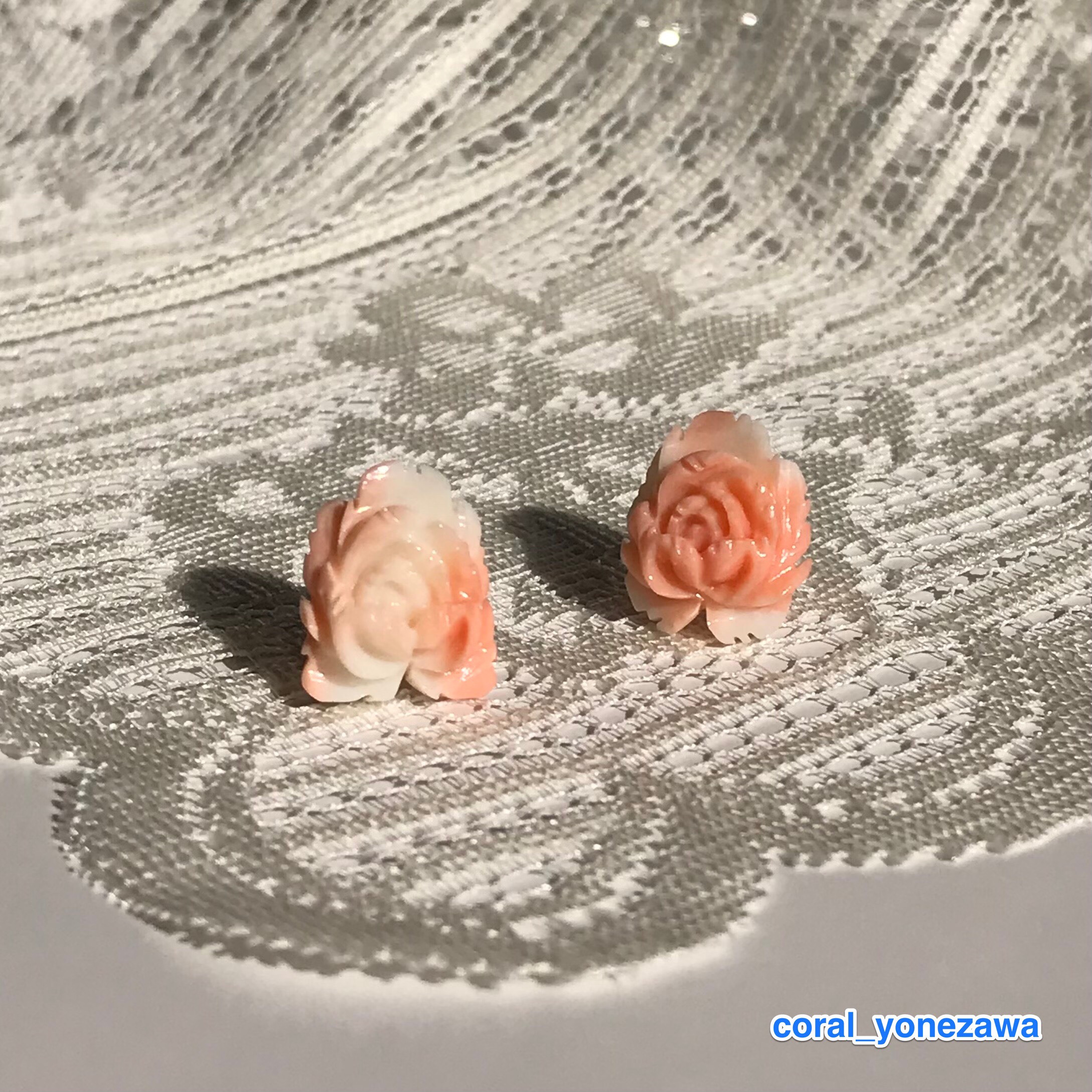 珊瑚彫刻ピアス『牡丹・ぼたん』・K14WGピアス（R21127）