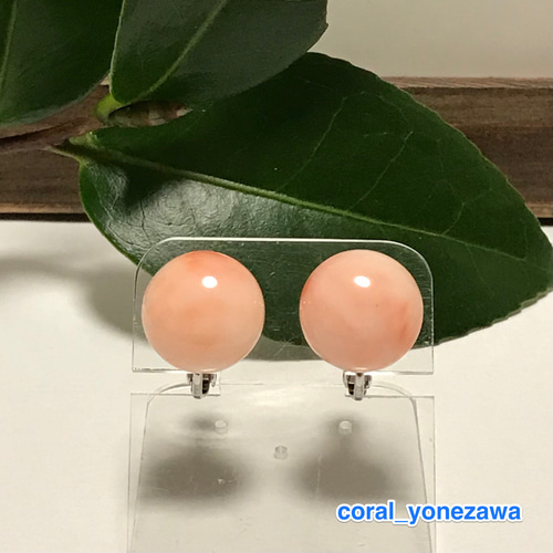 優しいピンク色の珊瑚 半円イヤリングNo．210105 イヤリング