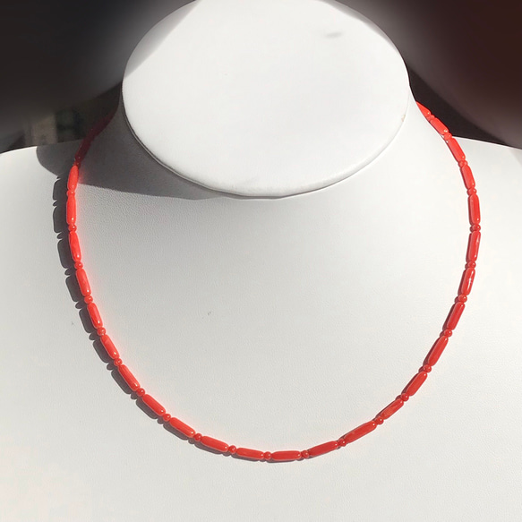 SALE☆赤珊瑚シンプルラインのネックレス（筒形に小玉）R30203 6枚目の画像