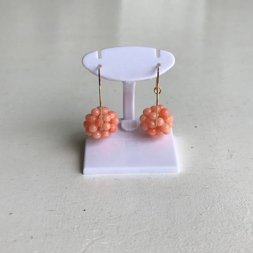 コーラルボールのフープピアス（ノンニッケル）ピンク珊瑚