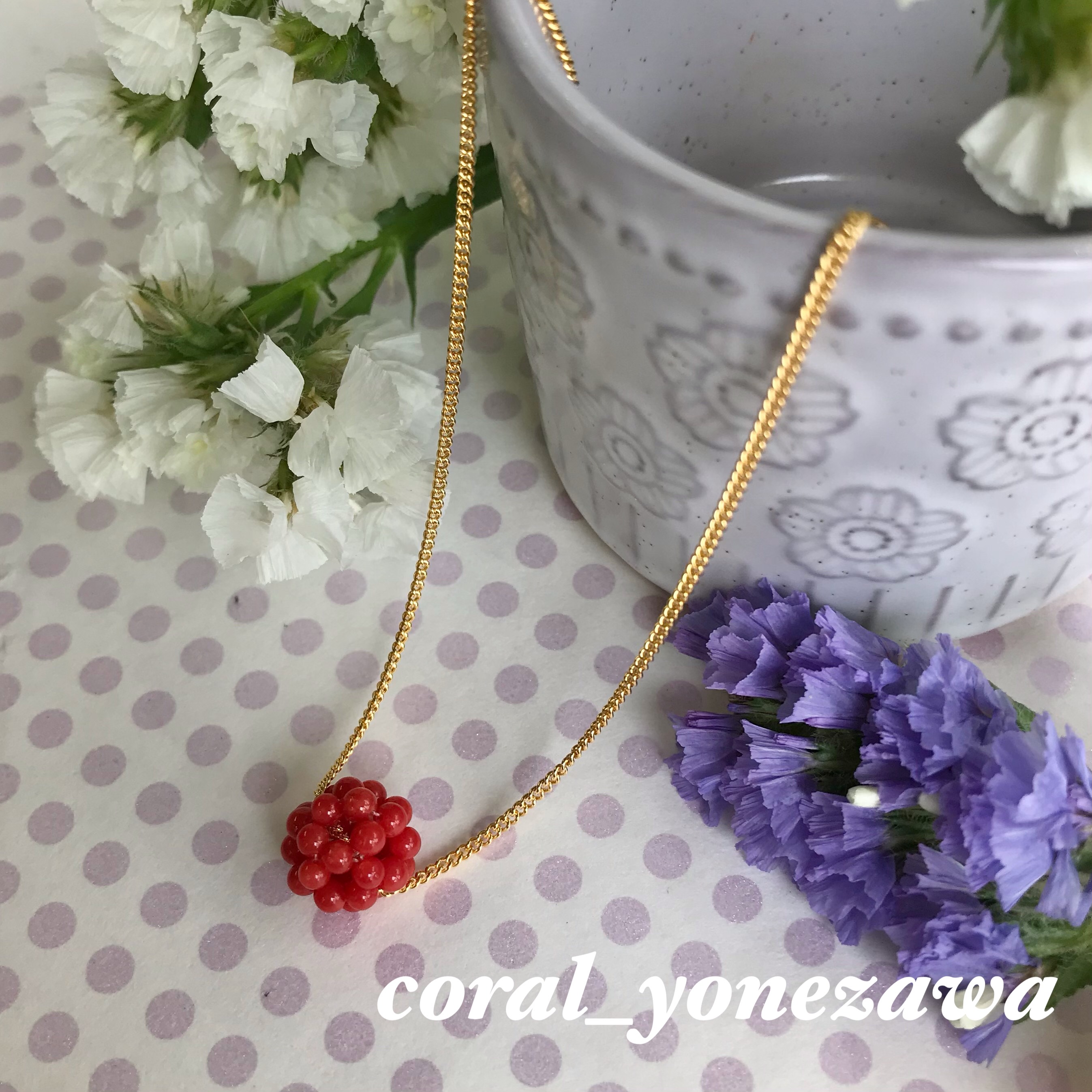 赤珊瑚＊コーラルボールのチェーン付きペンダント（ゴールドカラーチェーン）