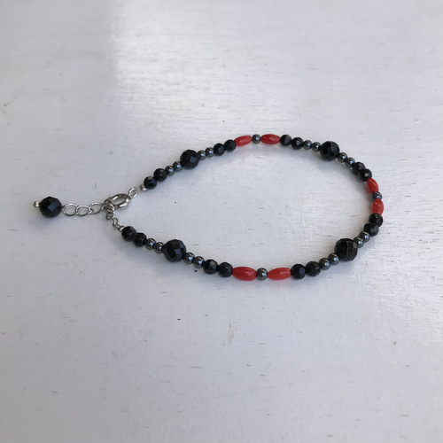 赤＆黒のブレスレット・赤珊瑚・オニキス・ヘマタイト