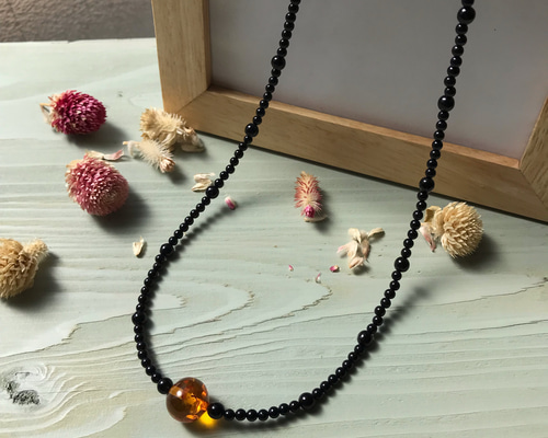 ジャンク含む部品取り用！珊瑚飾り付きブローチやネックレスなど色々まとめて！サンゴ ジャンク含む部品取り用！珊瑚飾り付きブローチやネックレスなど
