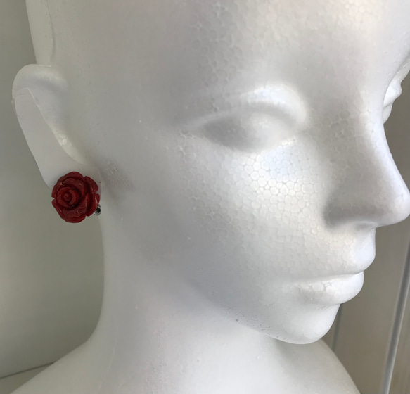 イソバナサンゴのイヤリング＊大きな薔薇のお花　R31127 3枚目の画像