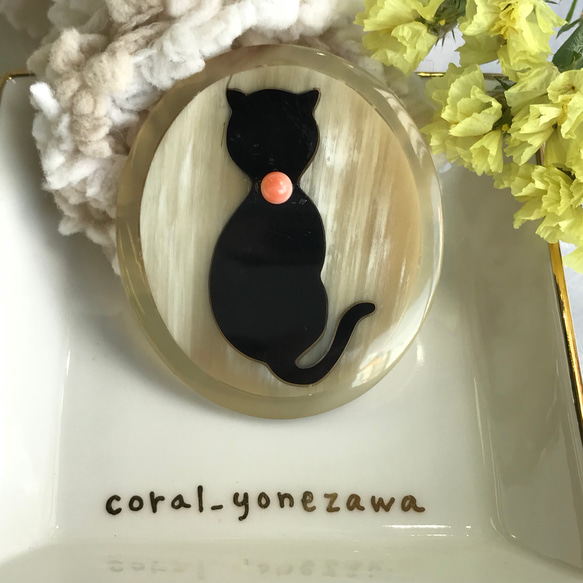アウトレットSALE☆水牛猫のシルエットブローチピンク珊瑚玉付き（ペンダント兼用） 5枚目の画像
