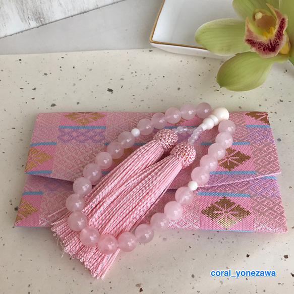 ローズクオーツ約10㎜玉と白珊瑚お念珠可愛い薄ピンク房 2枚目の画像