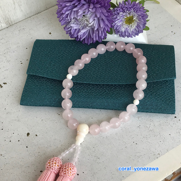 ローズクオーツ約10㎜玉と白珊瑚お念珠可愛い薄ピンク房 4枚目の画像