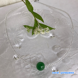 センター翡翠約10ミリ・水晶『爽やかな緑のそよ風』オリジナルネックレス 3枚目の画像