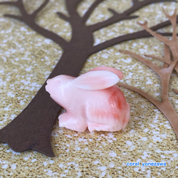 珊瑚彫りタックブローチ・タイタック【兎・うさぎ】 4枚目の画像