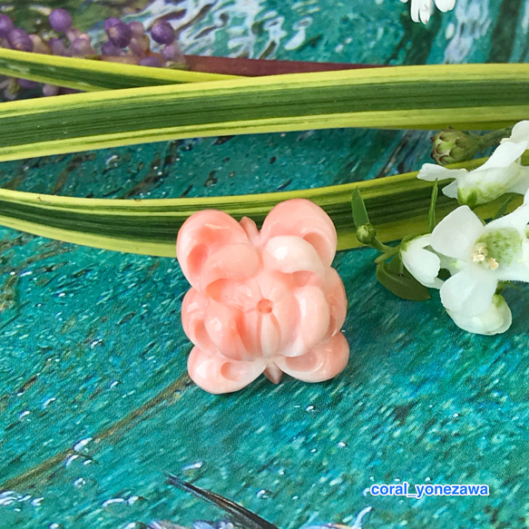 ピンク珊瑚彫りタックブローチ・タイタック【乱菊】 2枚目の画像