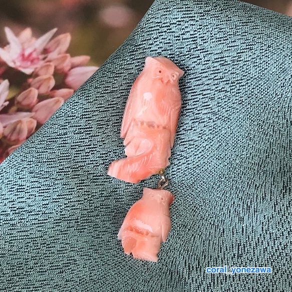 ピンク珊瑚彫りタックブローチ・タイタック【親子のふくろう】 3枚目の画像