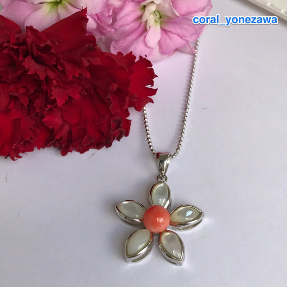 白蝶貝の花びらに花芯は、ピンク珊瑚・S925・SILVER925スライド