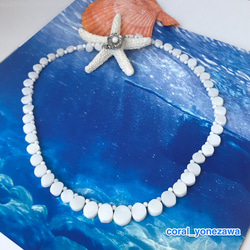夏に映えるネックレス♪白珊瑚断面デザインネックレス・リゾート地でのおしゃれに・・ 3枚目の画像
