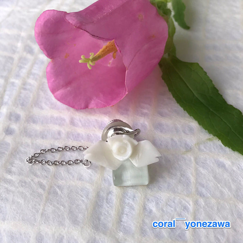 白薔薇の小ちゃなタックブローチ・タックピン【珊瑚彫刻】 ブローチ