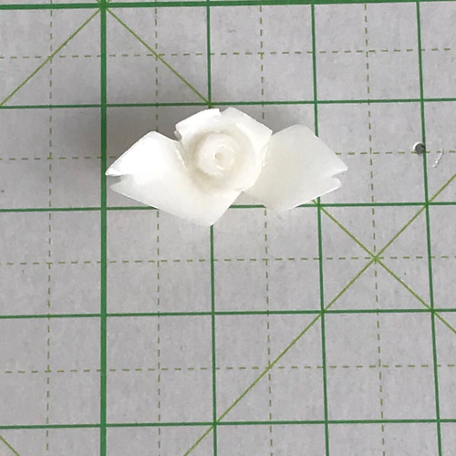 白薔薇の小ちゃなタックブローチ・タックピン【珊瑚彫刻】 ブローチ