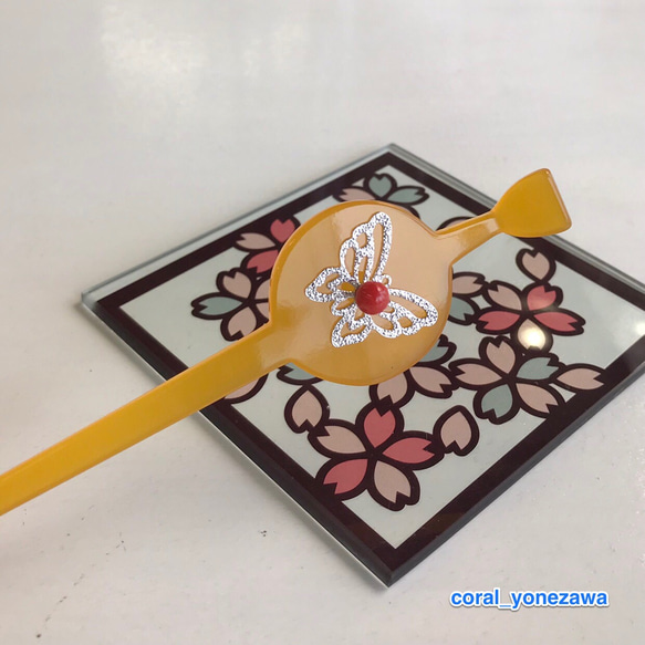 赤珊瑚玉付きかんざし『蝶々』 かんざし HANAKA花香 通販｜Creema  