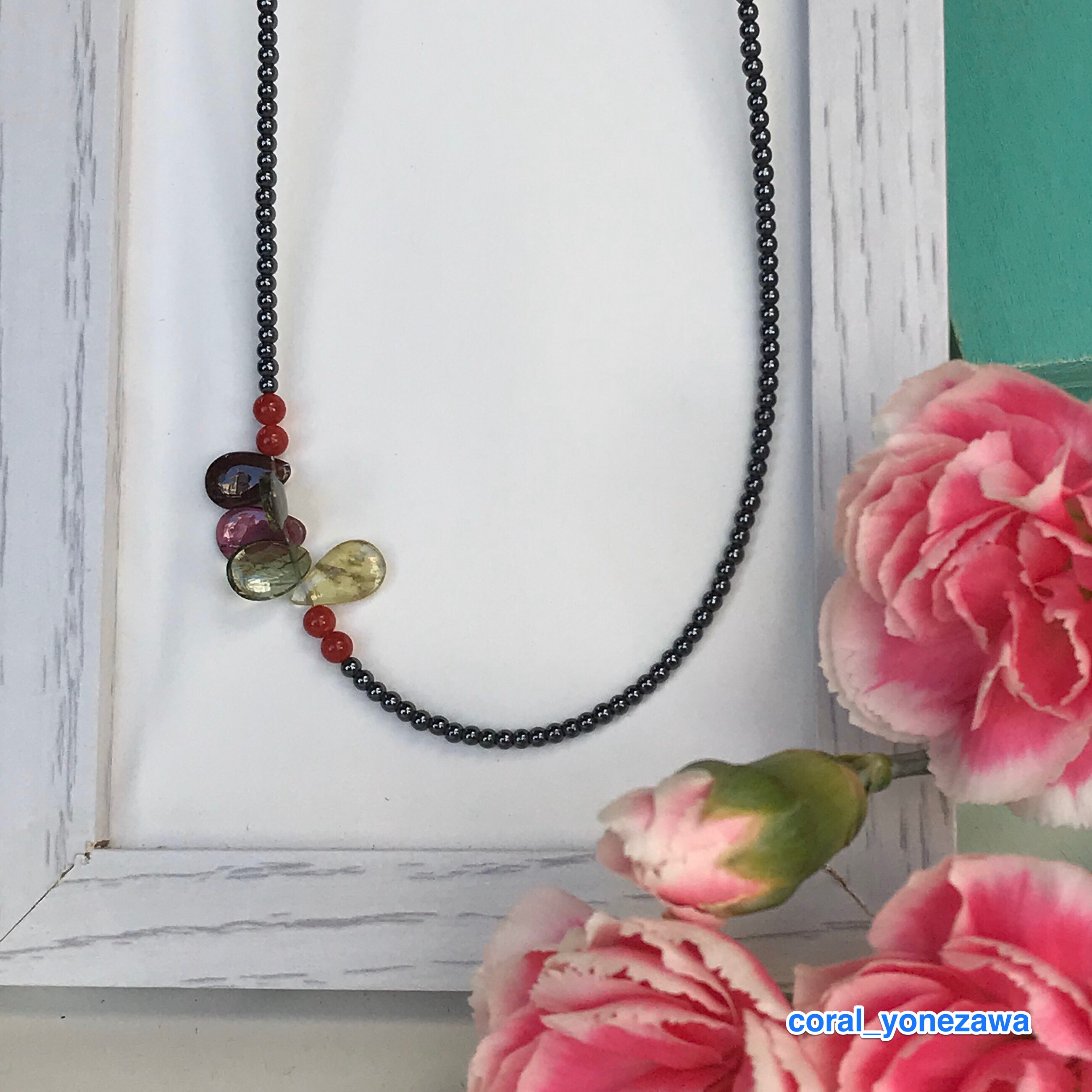〈akiko〉作　春の新作ネックレス（赤珊瑚・トルマリン・ヘマタイト）