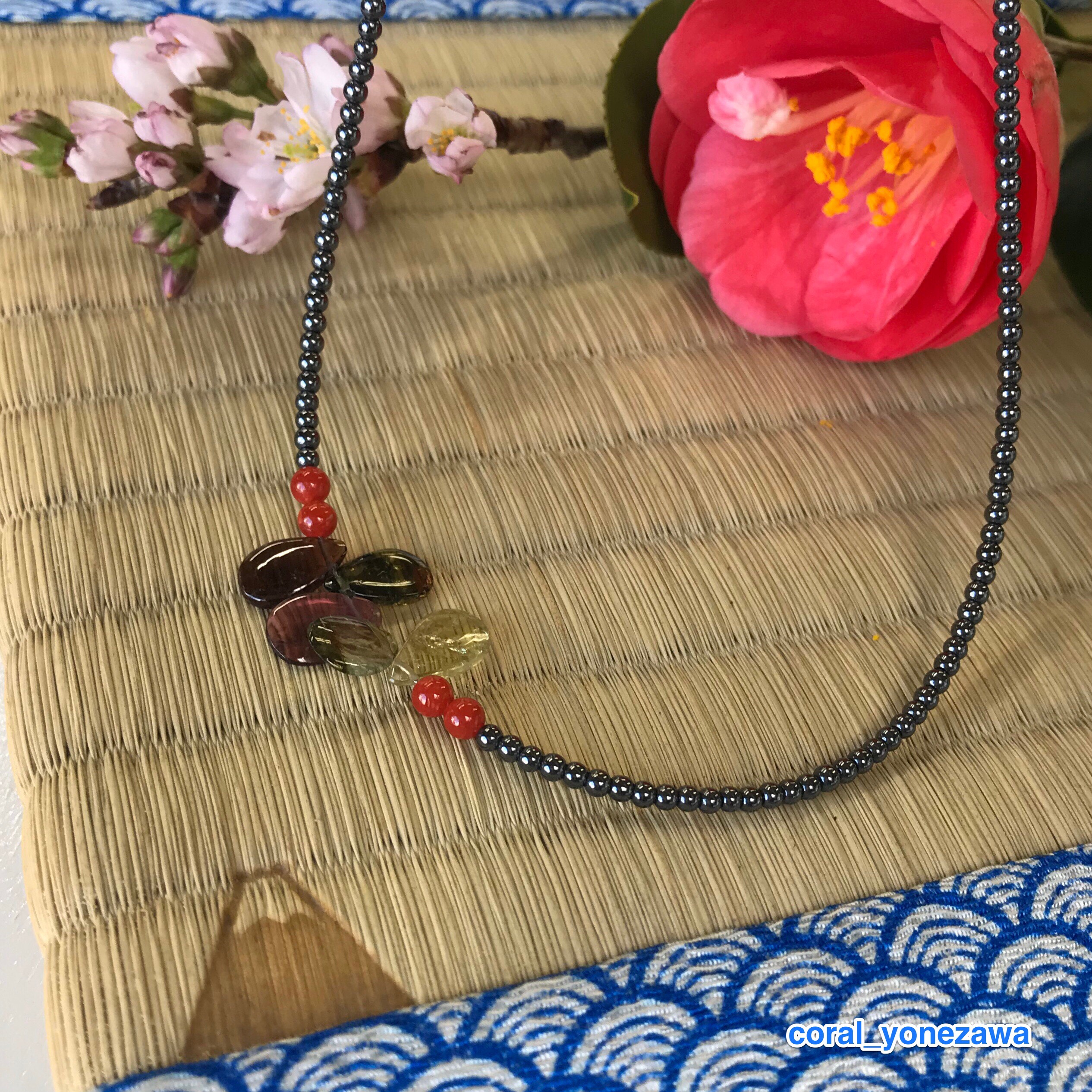 〈akiko〉作　春の新作ネックレス（赤珊瑚・トルマリン・ヘマタイト）