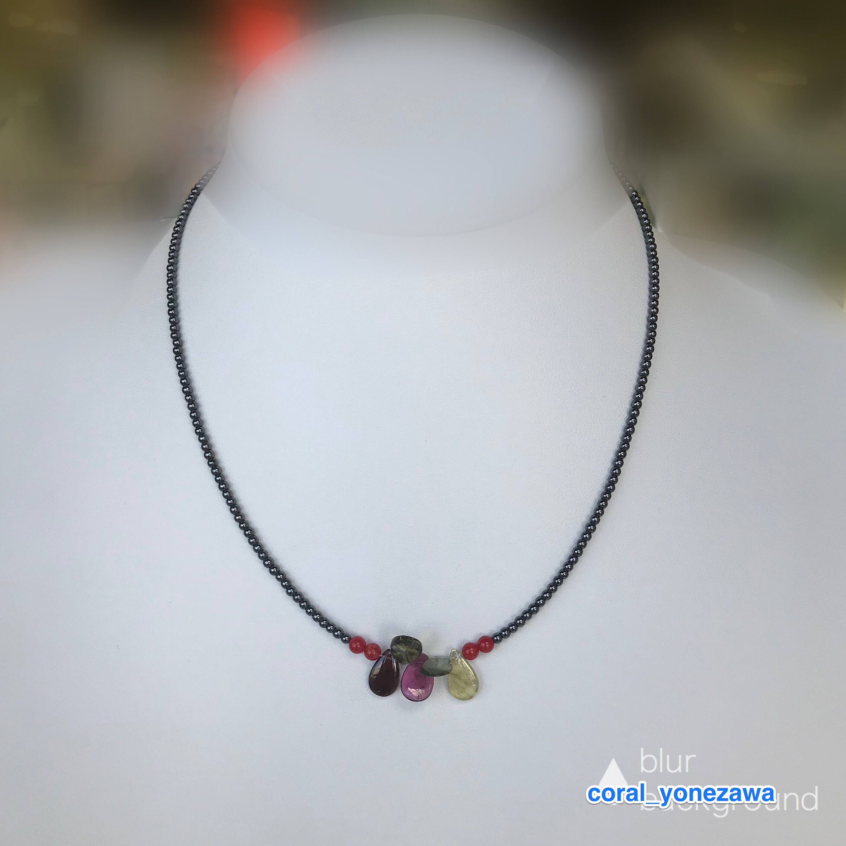 〈akiko〉作　春の新作ネックレス（赤珊瑚・トルマリン・ヘマタイト）