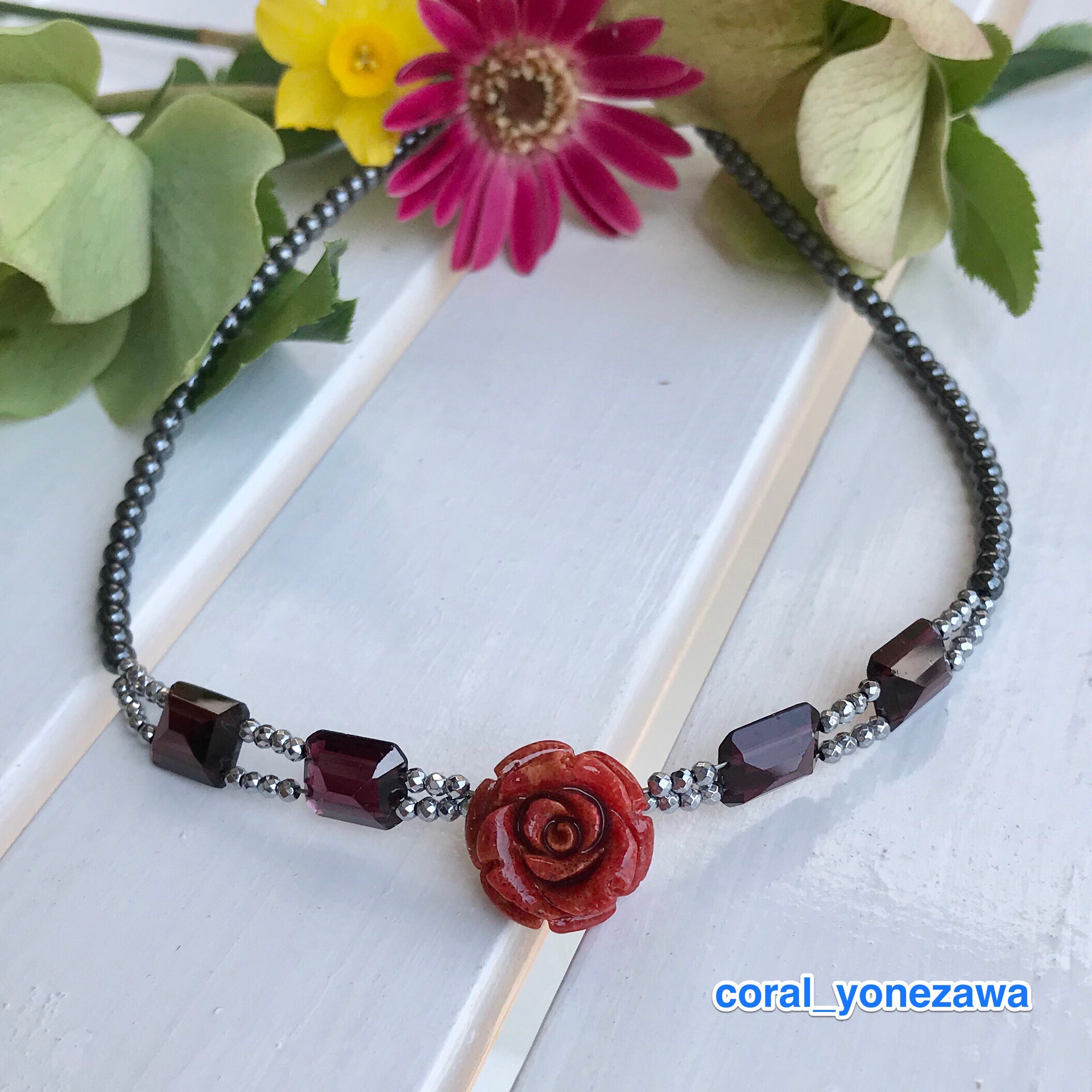 〈akiko〉2020新作＊赤薔薇＊イソバナサンゴ・ガーネット
