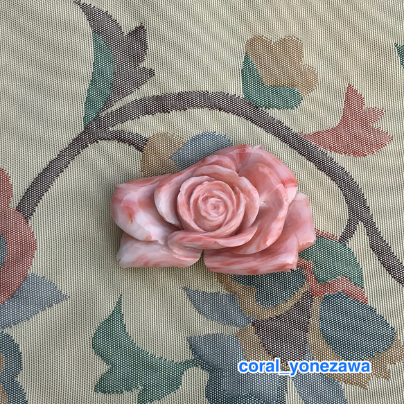 訳ありSALE☆珊瑚彫刻帯留め『薔薇の花』花びらのカーブがステキ！ 2枚目の画像