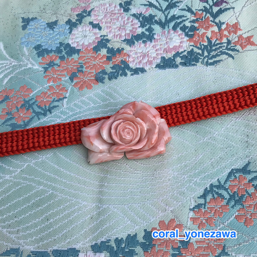 訳ありSALE☆珊瑚彫刻帯留め『薔薇の花』花びらのカーブがステキ