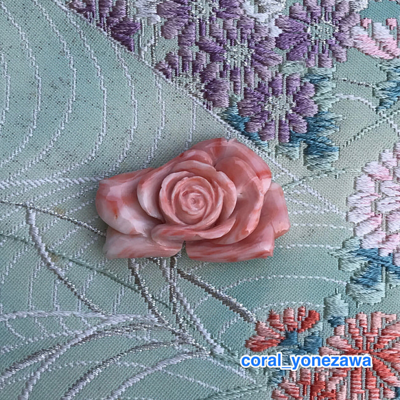 訳ありSALE☆珊瑚彫刻帯留め『薔薇の花』花びらのカーブがステキ！ 4枚目の画像