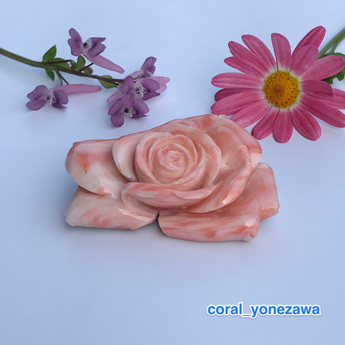 訳ありSALE☆珊瑚彫刻帯留め『薔薇の花』花びらのカーブがステキ