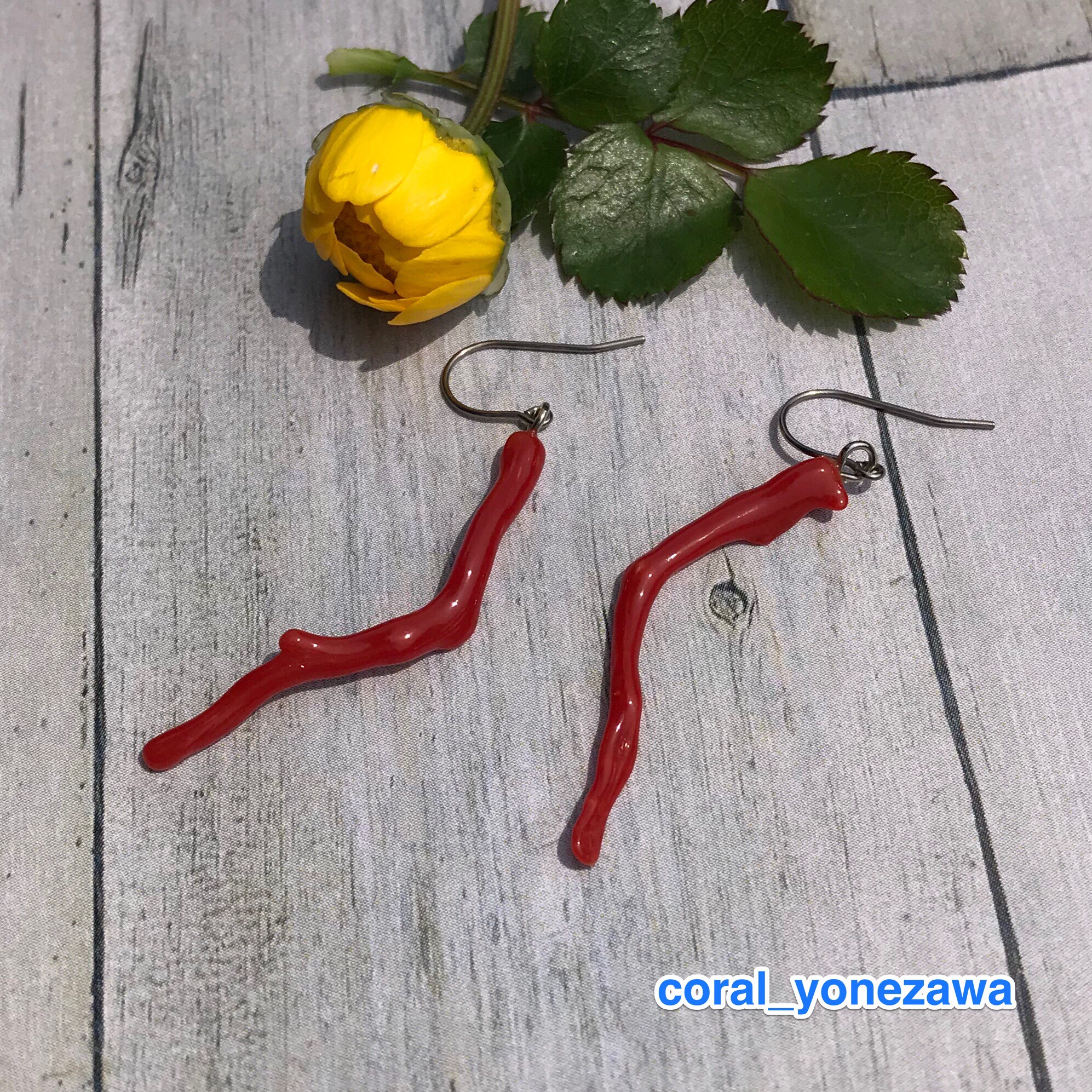 赤珊瑚ピアス　ナチュラルなロング　ポストチタン（イヤリングに変更可能）