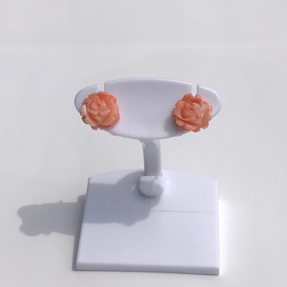 珊瑚彫刻『ミニ薔薇』ピアス・ポストＫ18 4枚目の画像