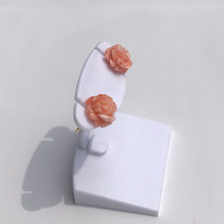 珊瑚彫刻『ミニ薔薇』ピアス・ポストＫ18 5枚目の画像