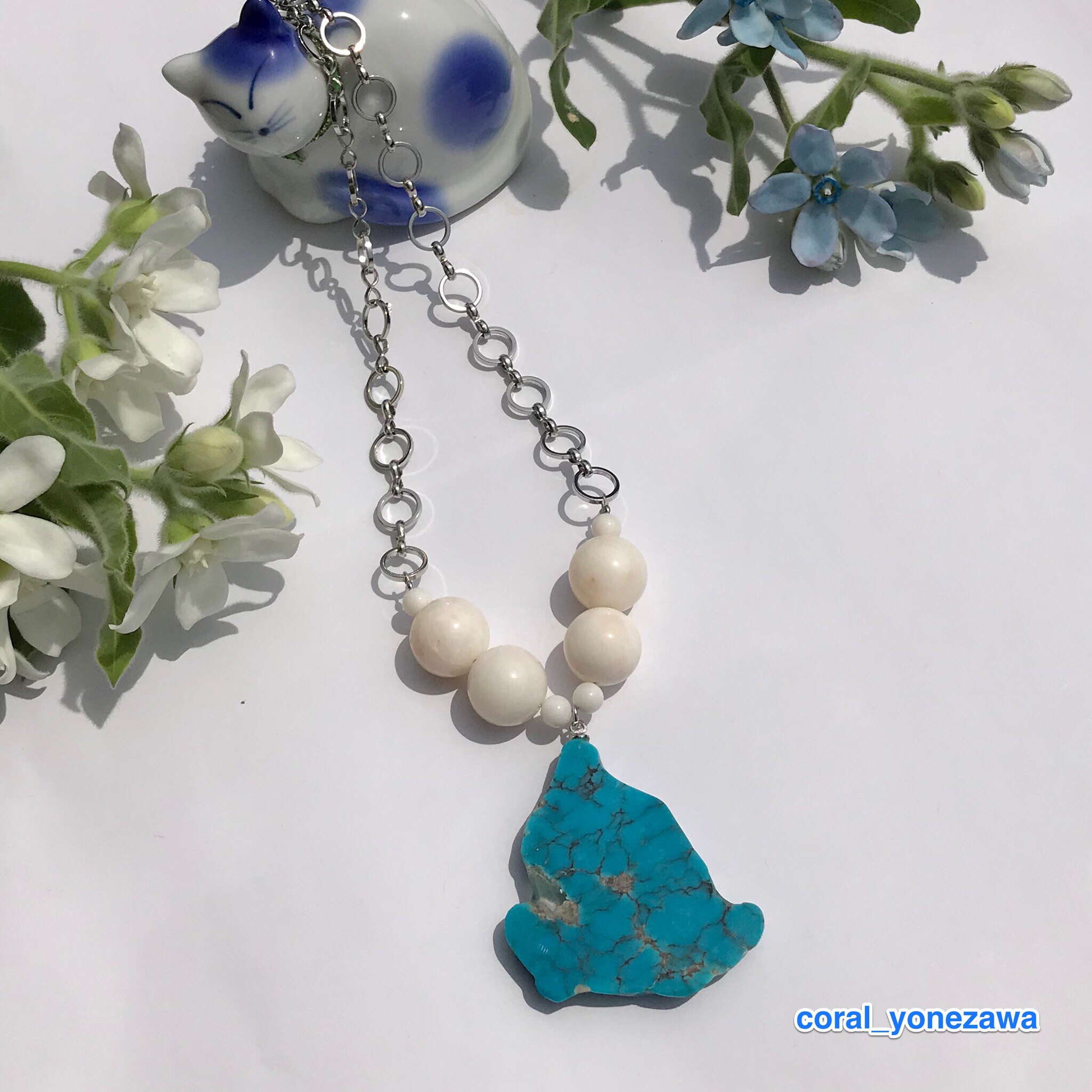新作オリジナルネックレス＊ターコイズをポイントに白珊瑚・リングチェーンネックレス