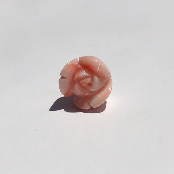 ミニ薔薇のワンポイント＊タックピン・タックブローチ（珊瑚彫刻） 9枚目の画像