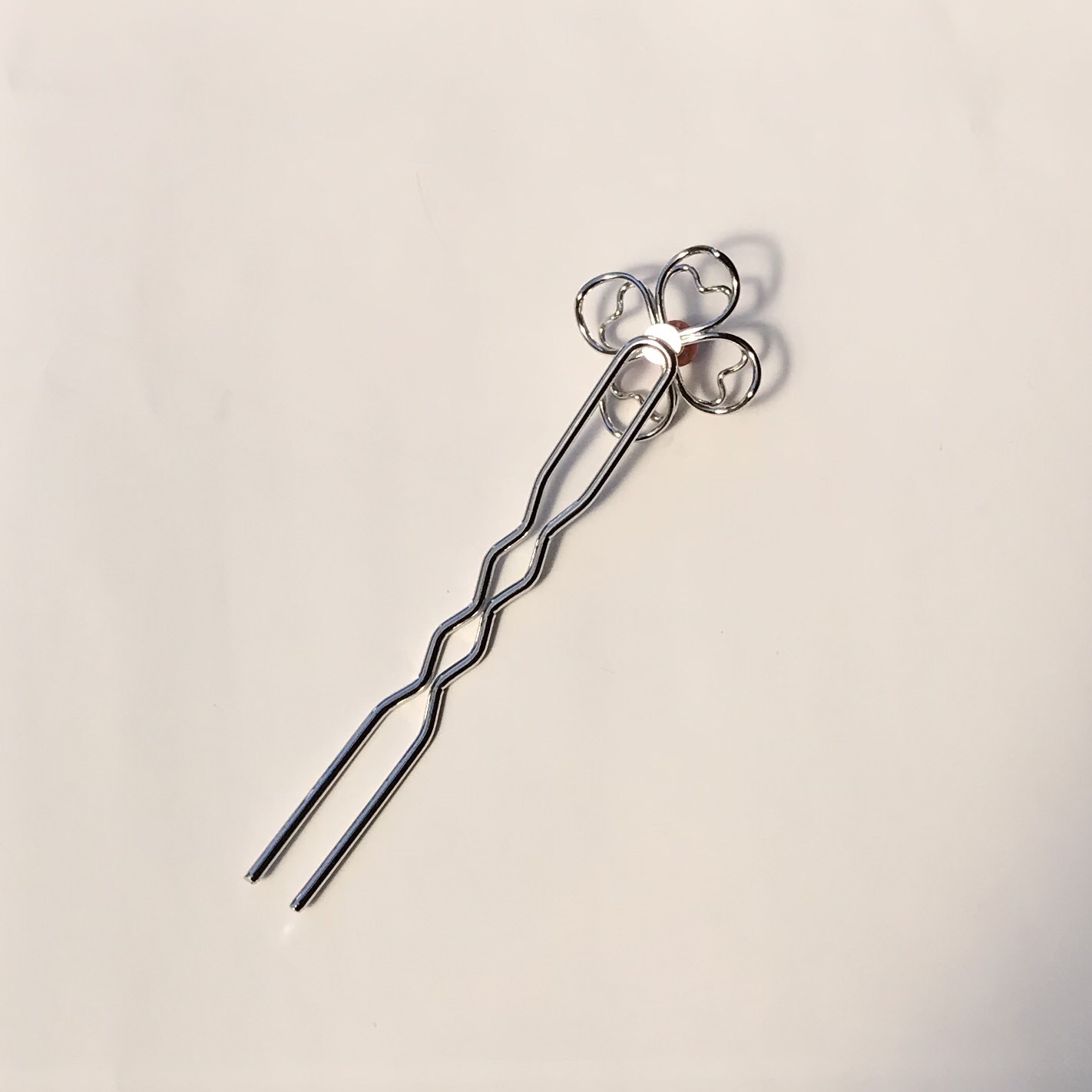 赤珊瑚玉付きかんざし（ハートのお花）H517−7