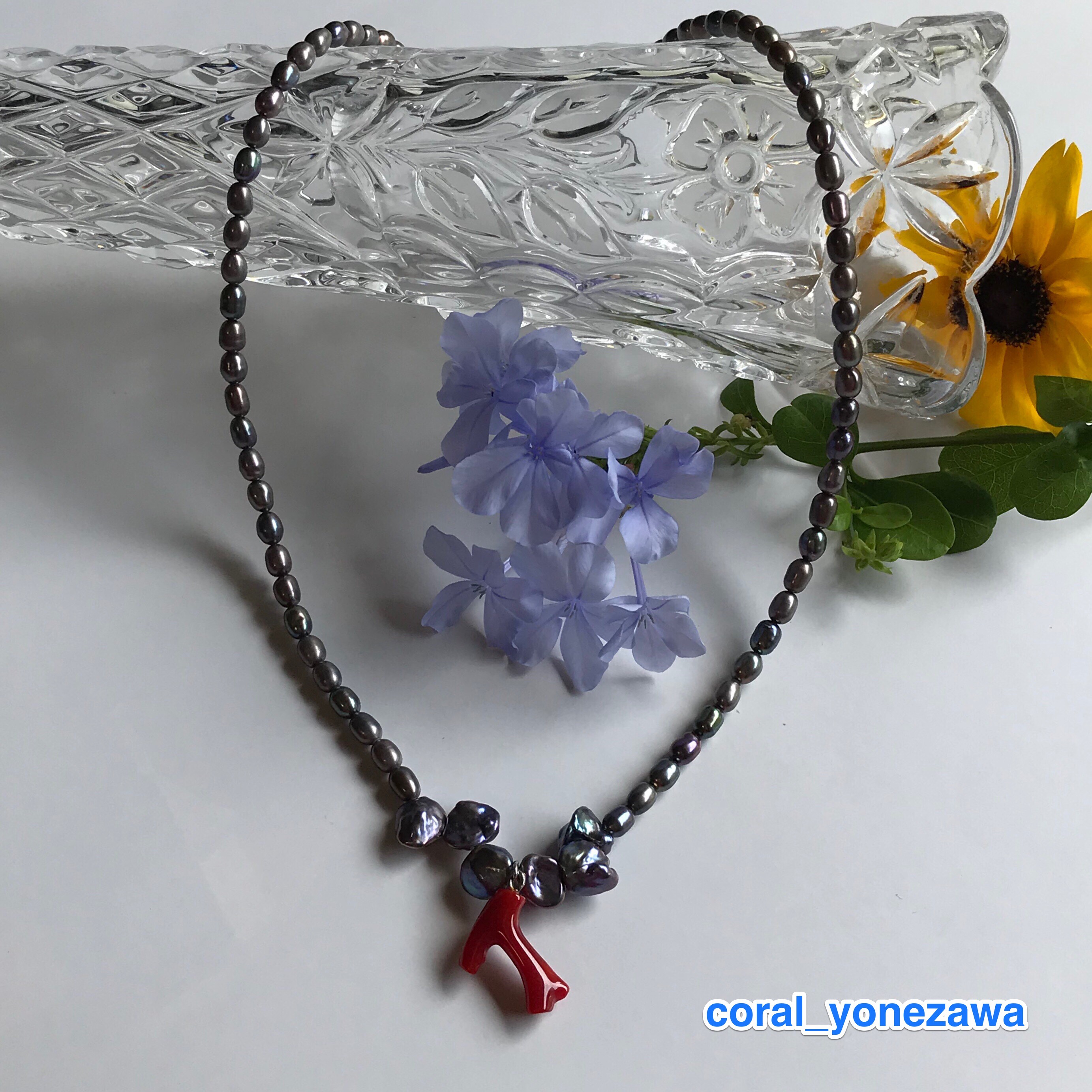 ナチュラル赤珊瑚をポイントにしたオリジナルネックレス（赤枝珊瑚・淡水パール）