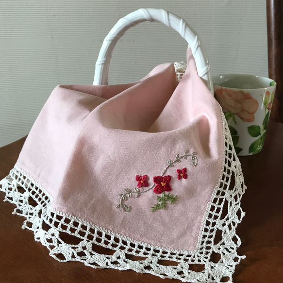 手刺繍とレースのコットンクロス マルチカバー ドイリー 目隠し布 