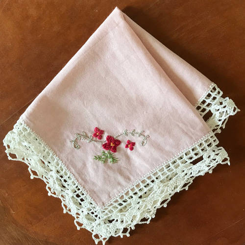 手刺繍とレースのコットンクロス マルチカバー ドイリー 目隠し布 