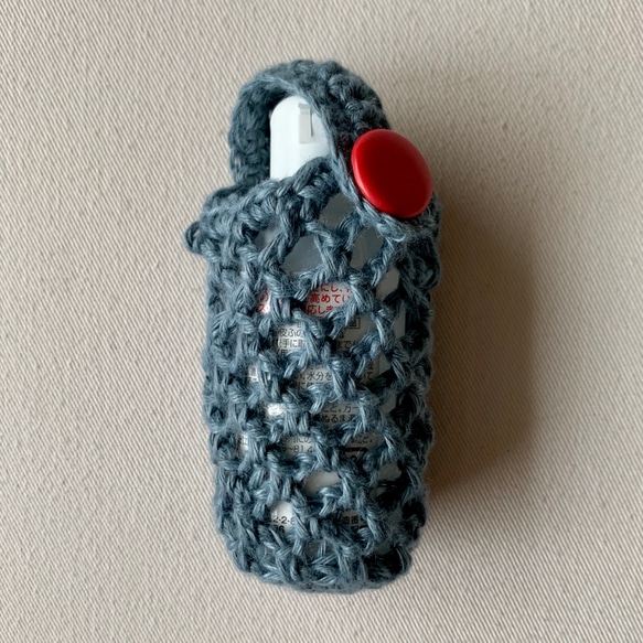 【送料無料】ボタンで取り外しできるかぎ針編みの消毒ハンドジェルホルダー（除菌ジェル、スプレー用ミニバッグ） 8枚目の画像