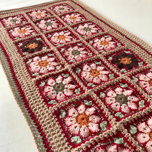 モチーフ編み アフリカンフラワー かぎ針編みのマルチカバー（マルチ